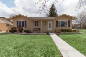 The front exterior of the ranch.